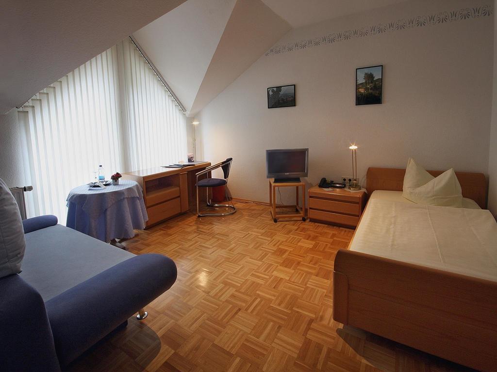 Hotel Garni Zur Bergstrasse Zwingenberg  Habitación foto